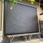 後付けシャッターで防犯・台風対策を 後付けシャッターで防犯・台風対策を