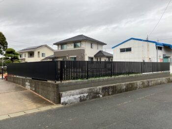 フェンス設置でプライバシー確保！