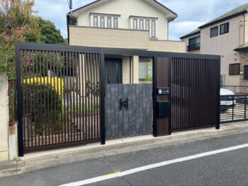 【プラスG】で創る、重厚感溢れるクローズド・エントランス