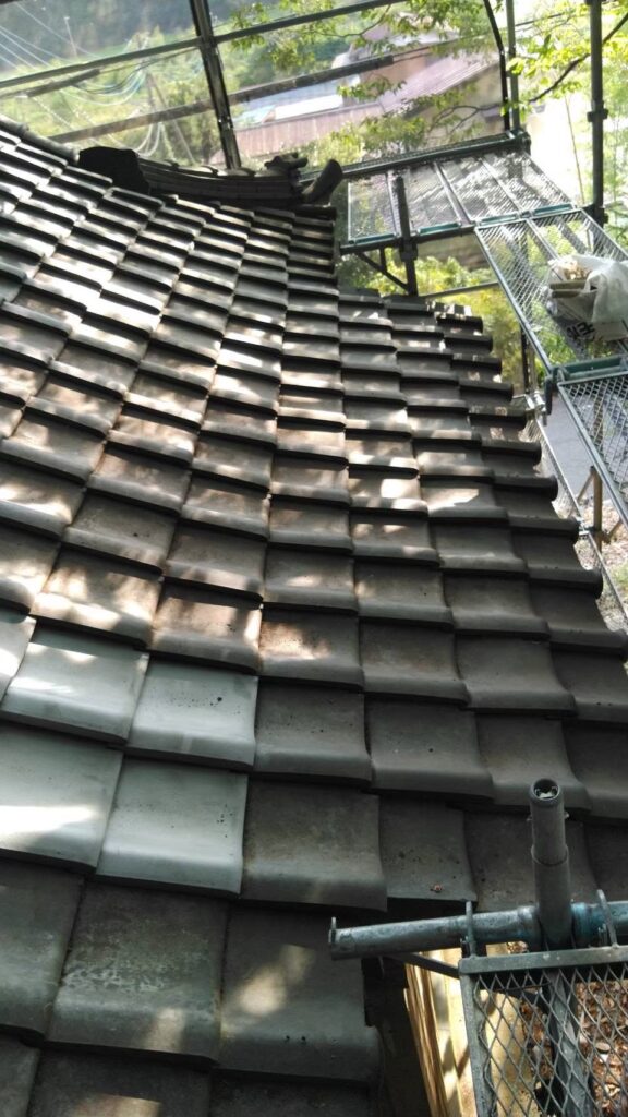瓦屋根雨漏り補修工事