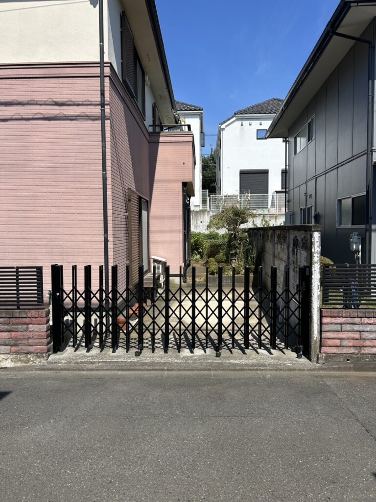 伸縮門扉　すっきり見通し良く快適さUP！
