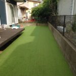 大変な雑草のお手入れをゼロに。人工芝リフォーム